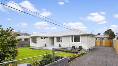 18 Byron Street, Miramar, Wellington - Carousel 1