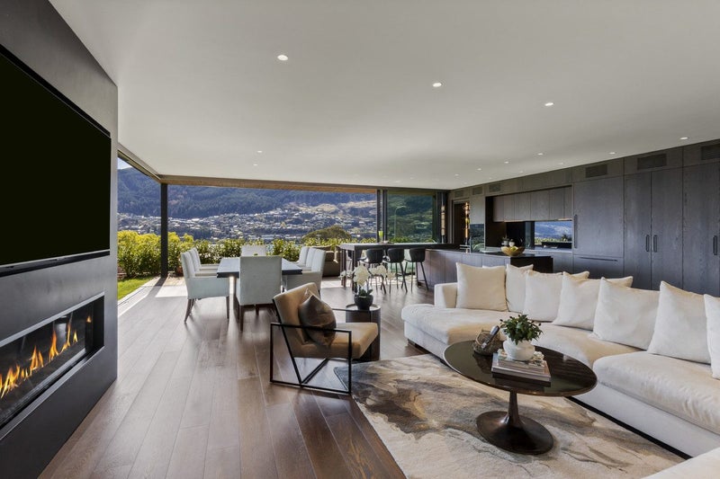 2 White Stag Rise, Kelvin Heights, Queenstown - Carousel 1
