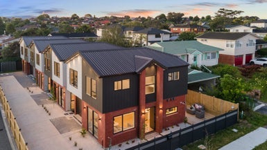 10C Baringa Place, Botany Downs, Auckland - Carousel 1