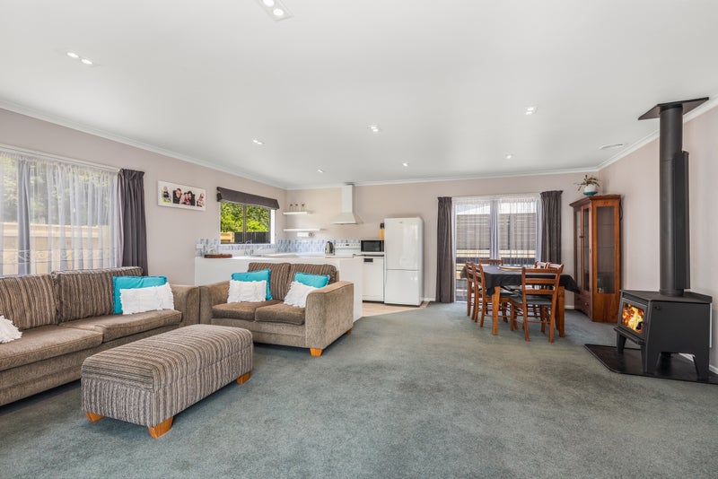 19 Hillside Drive, Maoribank, Upper Hutt - Carousel 2