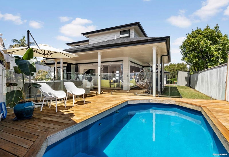 492 Beach Road, Murrays Bay, Auckland - Carousel 1