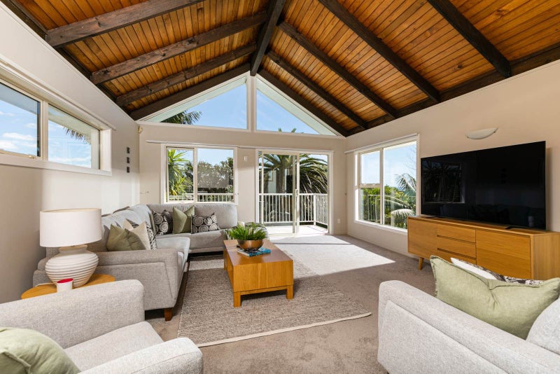5 Beulah Avenue, Rothesay Bay, Auckland - Carousel 2