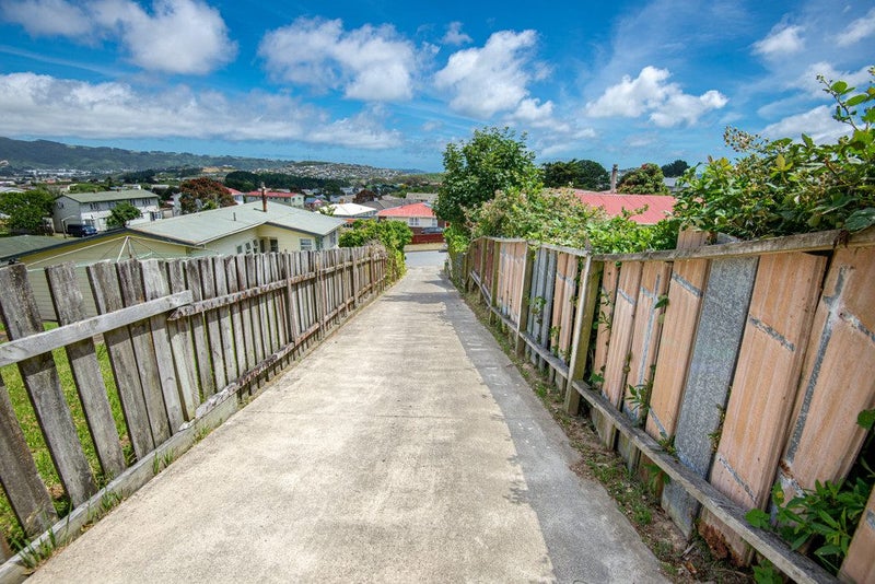 82 Arahura Crescent, Waitangirua, Porirua - Carousel 22