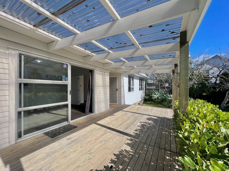 2B Finch Street, Morningside, Auckland - Carousel 1