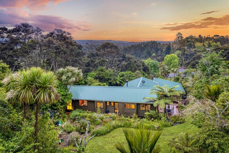 14 Cochran Road, Oratia, Auckland - Carousel 1