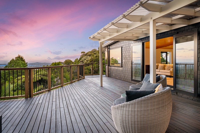 19 Cascade Avenue, Waiatarua, Auckland - Carousel 2