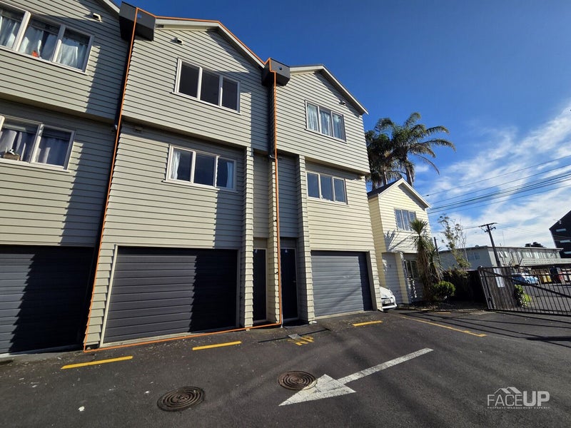 3/4 Keeling Road, Henderson, Auckland - Carousel 2
