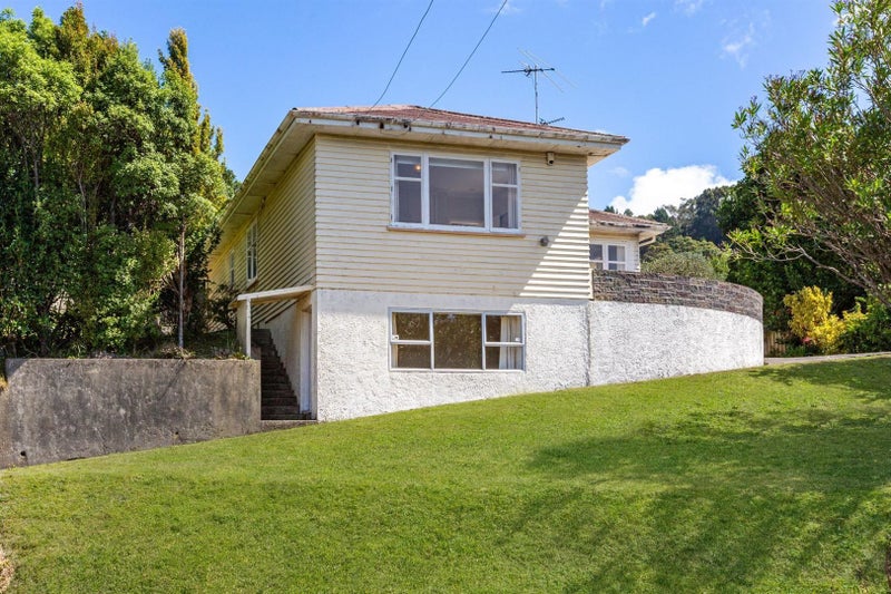 4 Tainui Terrace, Tawa, Wellington - Carousel 1