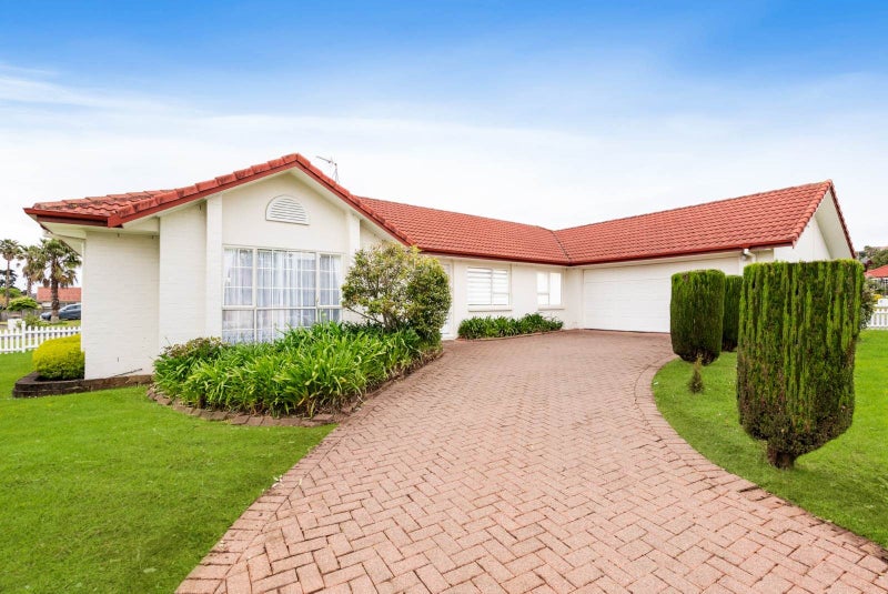 18 Palmcrest Grove, Highland Park, Auckland - Carousel 2