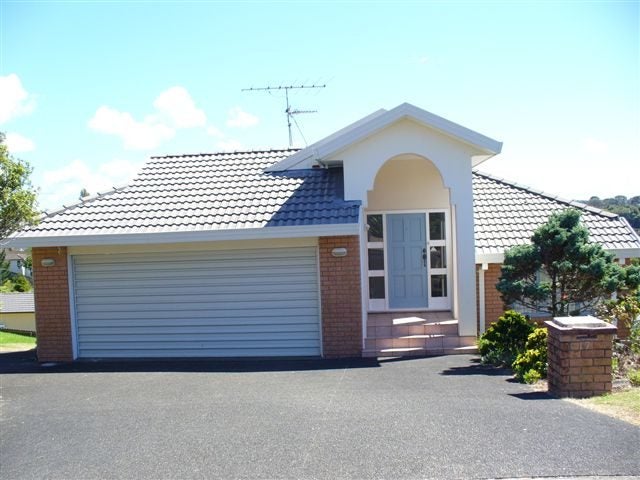 17 McFetridge Place, Hillcrest, Auckland - Carousel 1