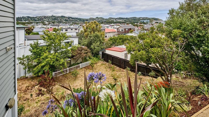 110 Wexford Road, Miramar, Wellington - Carousel 20