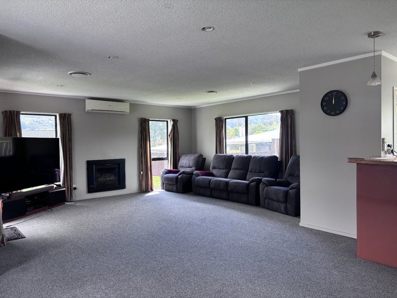 16A Tennyson Street, Trentham, Upper Hutt - Carousel 2