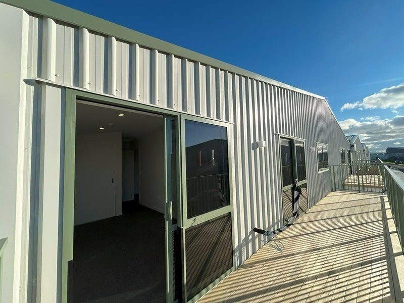 2/6 De Havilland Drive, Goodwood Heights, Auckland - Carousel 17