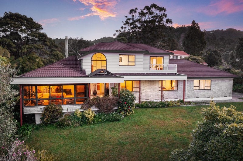 17 Atarua Gardens, Waiatarua, Auckland - Carousel 1