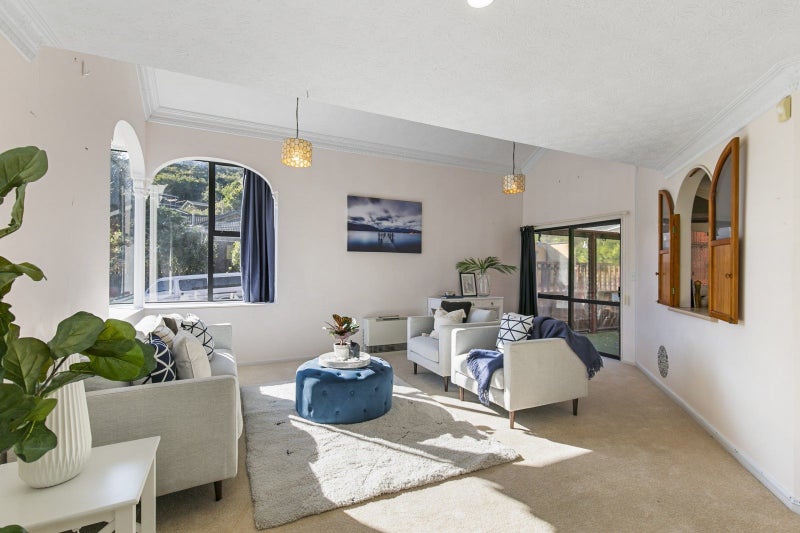 69 Woodhouse Avenue, Karori, Wellington - Carousel 1