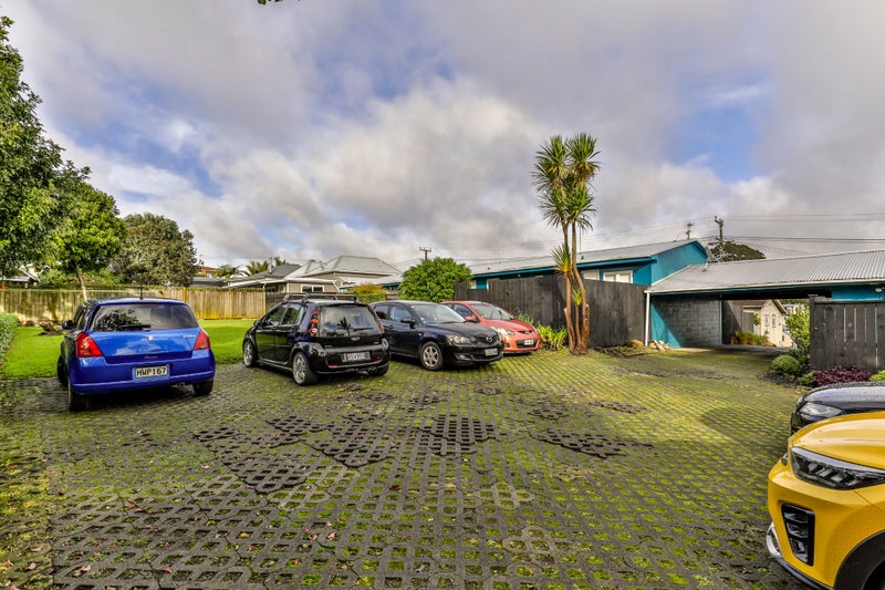 21E School Road, Morningside, Auckland - Carousel 11