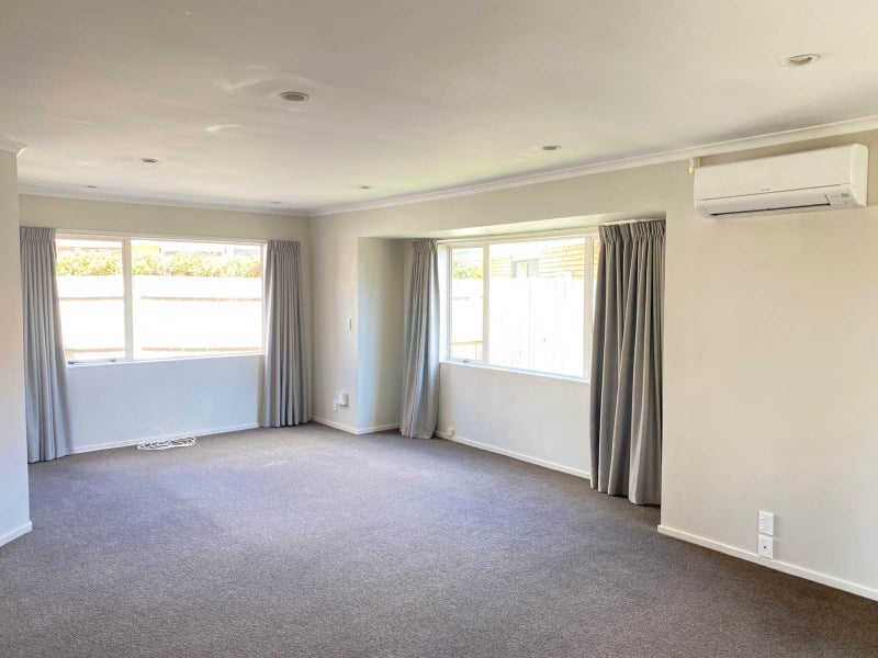 2A Fencotie Place, Northpark, Auckland - Carousel 2