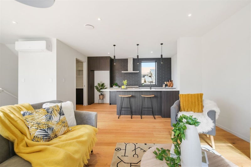 2/2 Manning Street, Hamilton Central, Hamilton - Carousel 1