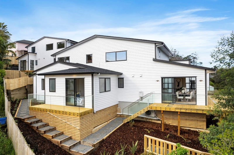 23B Stephanie Close, Glenfield, Auckland - Carousel 1