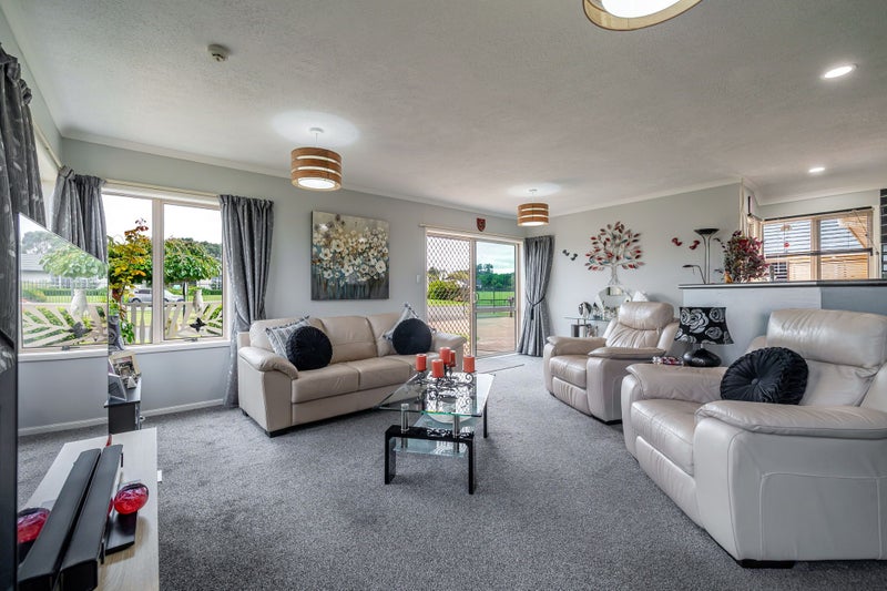 3 Royal Fern, Kelvin Grove, Palmerston North - Carousel 2