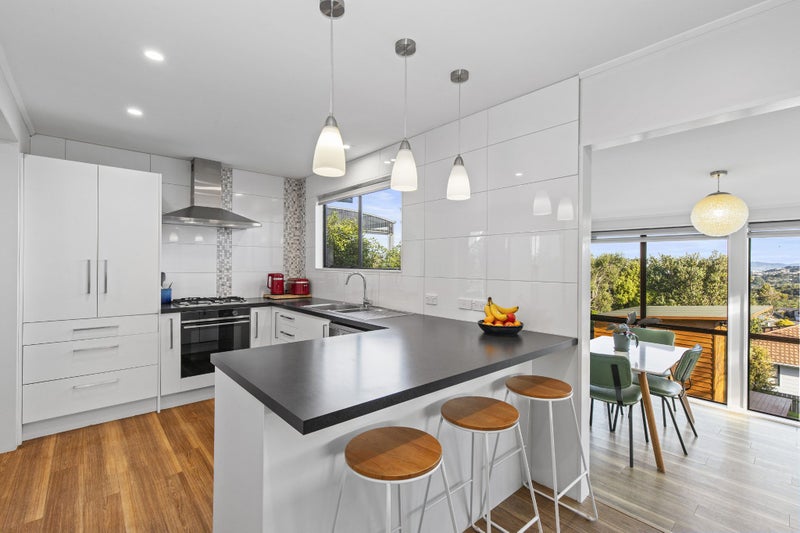 5 Waipounamu Drive, Kelson, Lower Hutt - Carousel 1