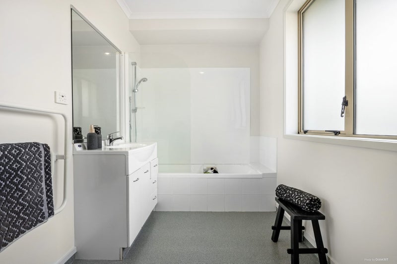 21 Gardenia Close, Melville, Hamilton - Carousel 13