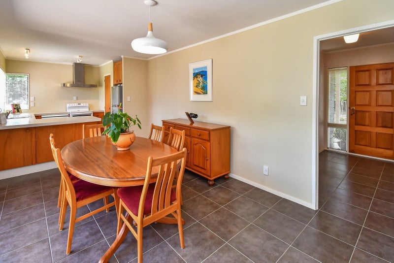 3 Donegan Place, Conifer Grove, Takanini - Carousel 16