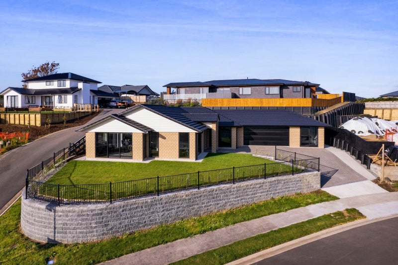 7 Francis Douglas Drive, Westown, New Plymouth - Carousel 1