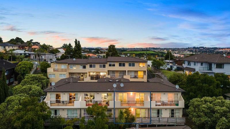 8/11 Spencer Road, Oteha, Auckland - Carousel 13