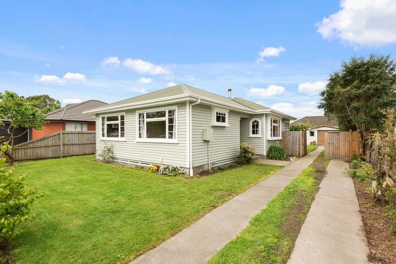14 Goldsmith Place, Waltham, Christchurch - Carousel 1