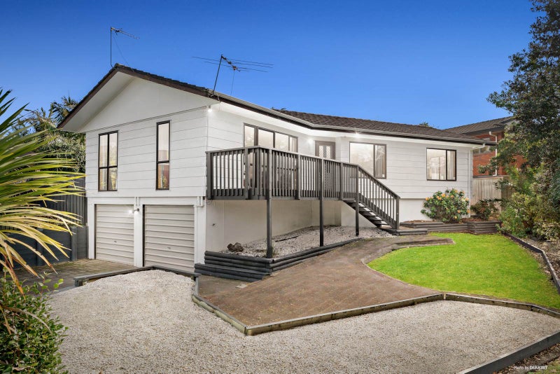 4 Gleneagles Grove, Wattle Downs, Auckland - Carousel 1