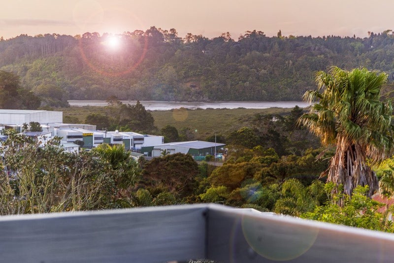 50 Tree View Avenue, Glenfield, Auckland - Carousel 2