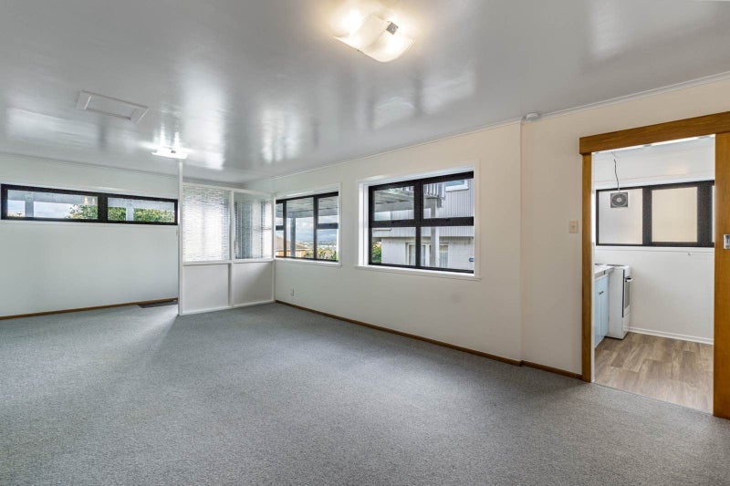 11 Lydia Avenue, Northcote, Auckland - Carousel 2