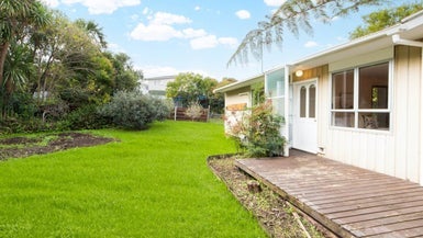 7 Orton Street, Glenfield, Auckland - Carousel 1