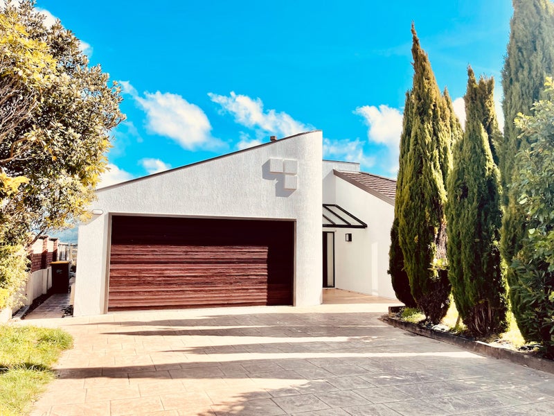 8 Tombane Terrace, Papakowhai, Porirua - Carousel 1