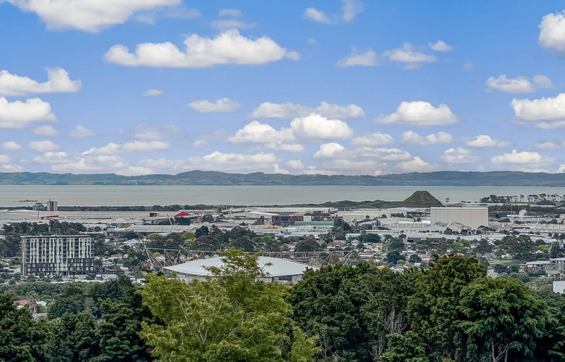 9 Hurstbourn Priors, Goodwood Heights, Auckland - Carousel 2