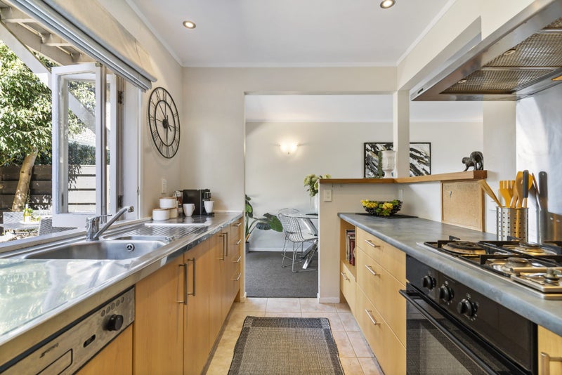 2/42 Patteson Avenue, Mission Bay, Auckland - Carousel 2