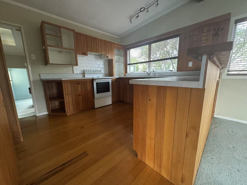 19 Queenwood Avenue, Queenwood, Hamilton - Carousel 2