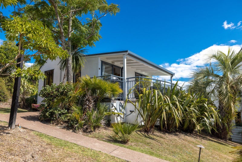 AZ/4 Bay Road, Waiheke Island, Auckland - Carousel 2
