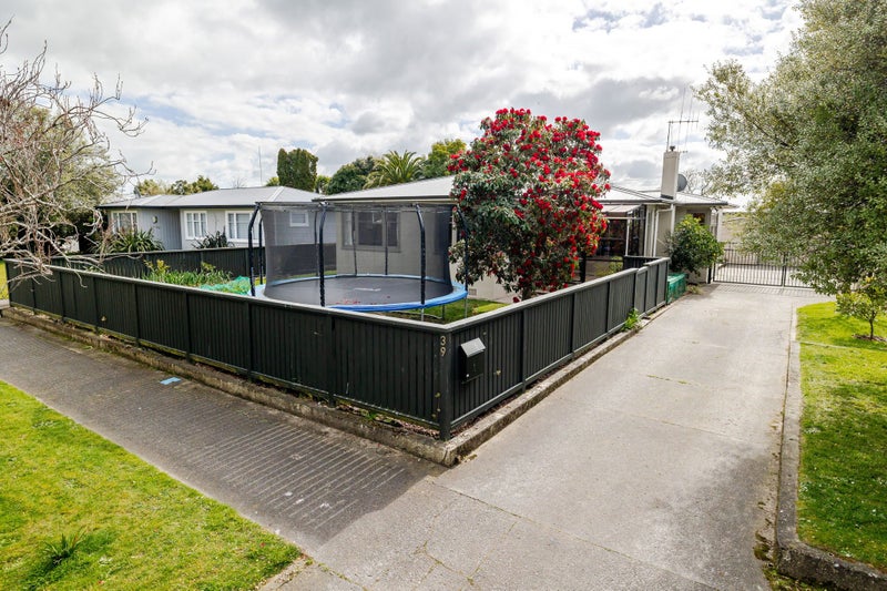 39 Akaroa Avenue, Awapuni, Palmerston North - Carousel 1