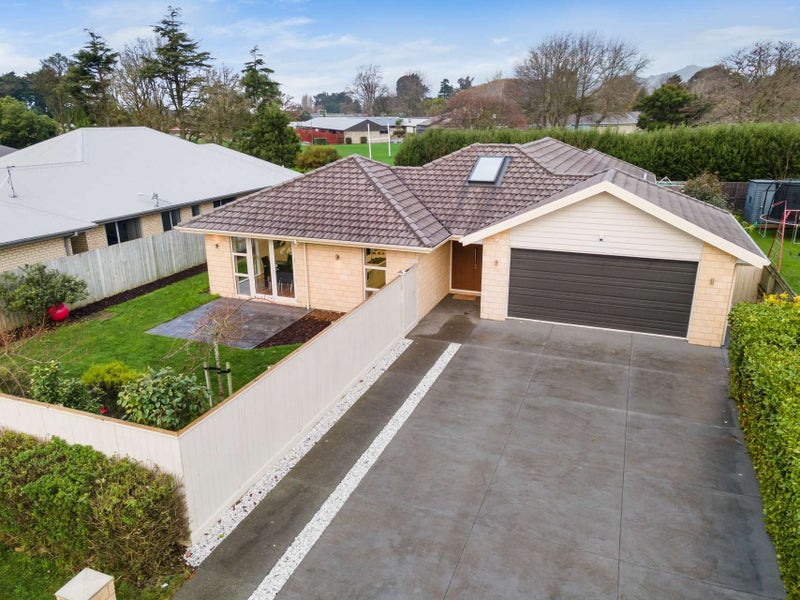 70 Mcmahon Drive, Aidanfield, Christchurch - Carousel 1