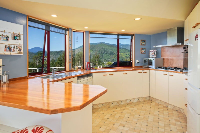 321 Princes Drive, Britannia Heights, Nelson - Carousel 2