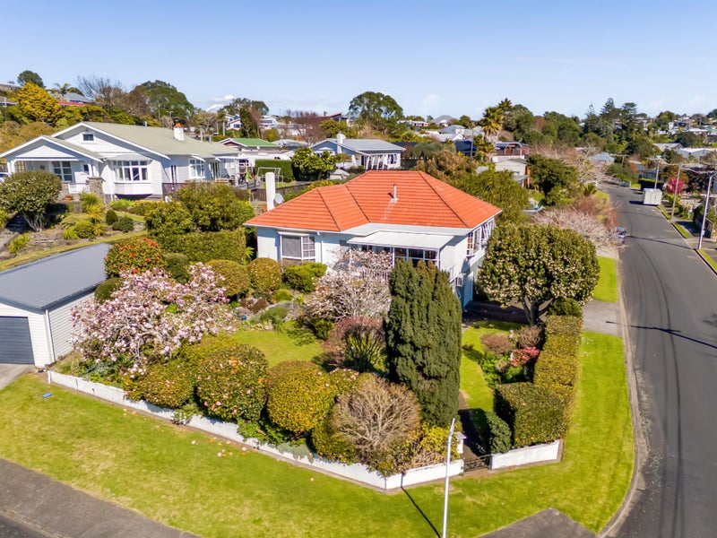 32 Queens Road, Glen Avon, New Plymouth - Carousel 1