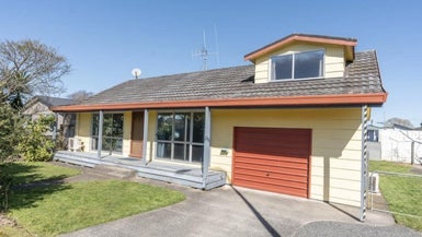 411 Kahikatea Drive, Dinsdale, Hamilton - Carousel 1