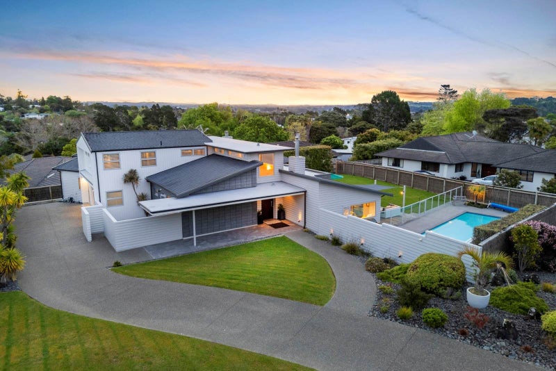 36 Oakford Park Crescent, Greenhithe, Auckland - Carousel 2
