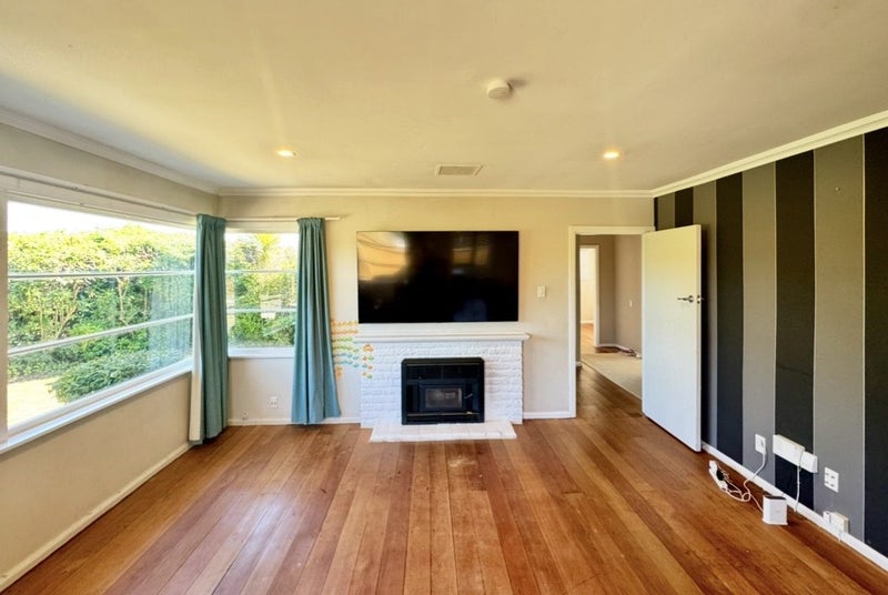 11 St Albans Avenue, Hokowhitu, Palmerston North - Carousel 2