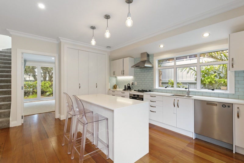 10 Inglis Street, Seatoun, Wellington - Carousel 1