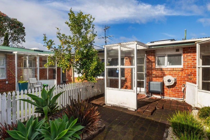 3/21 Ruarangi Road, Mount Albert, Auckland - Carousel 1