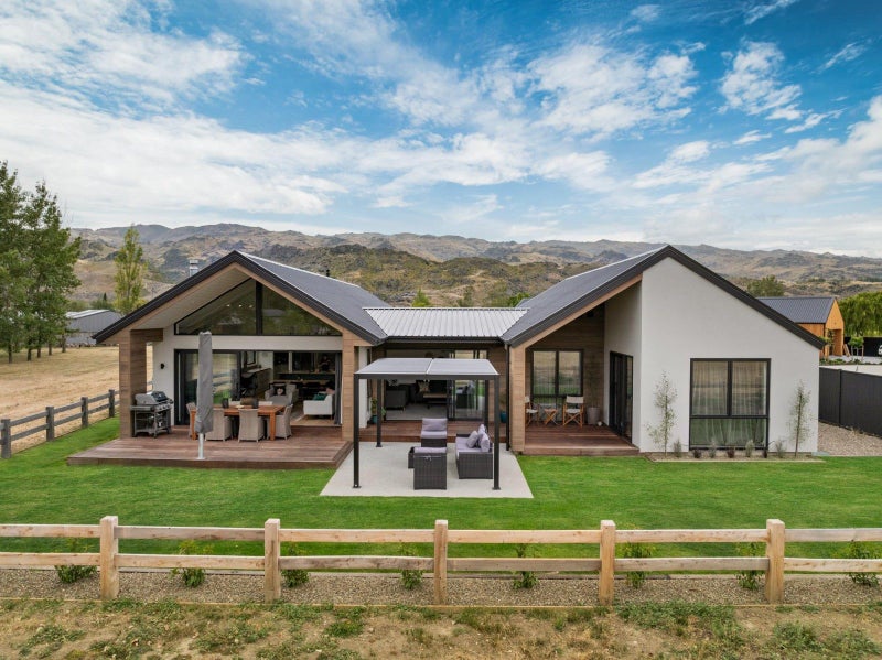 5D Wakefield Lane, Mount Pisa, Cromwell - Carousel 1