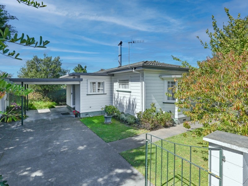 804 Collinge Road, Mayfair, Hastings - Carousel 1